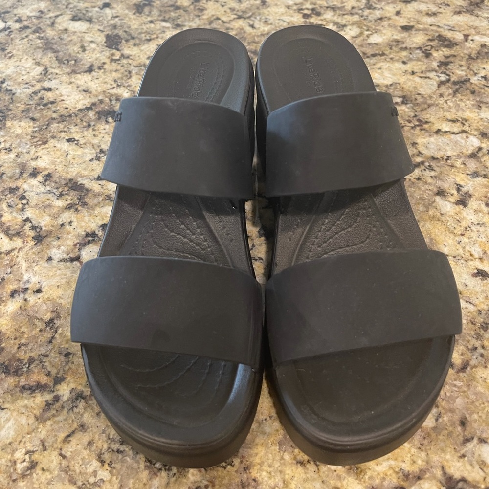 Crocs Brooklyn Mid Wedge